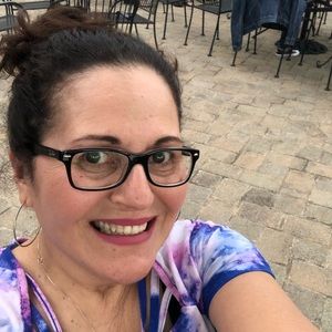 Meet your Posher, Gloria